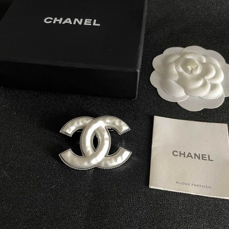 Chanel Brooch 07yxs68